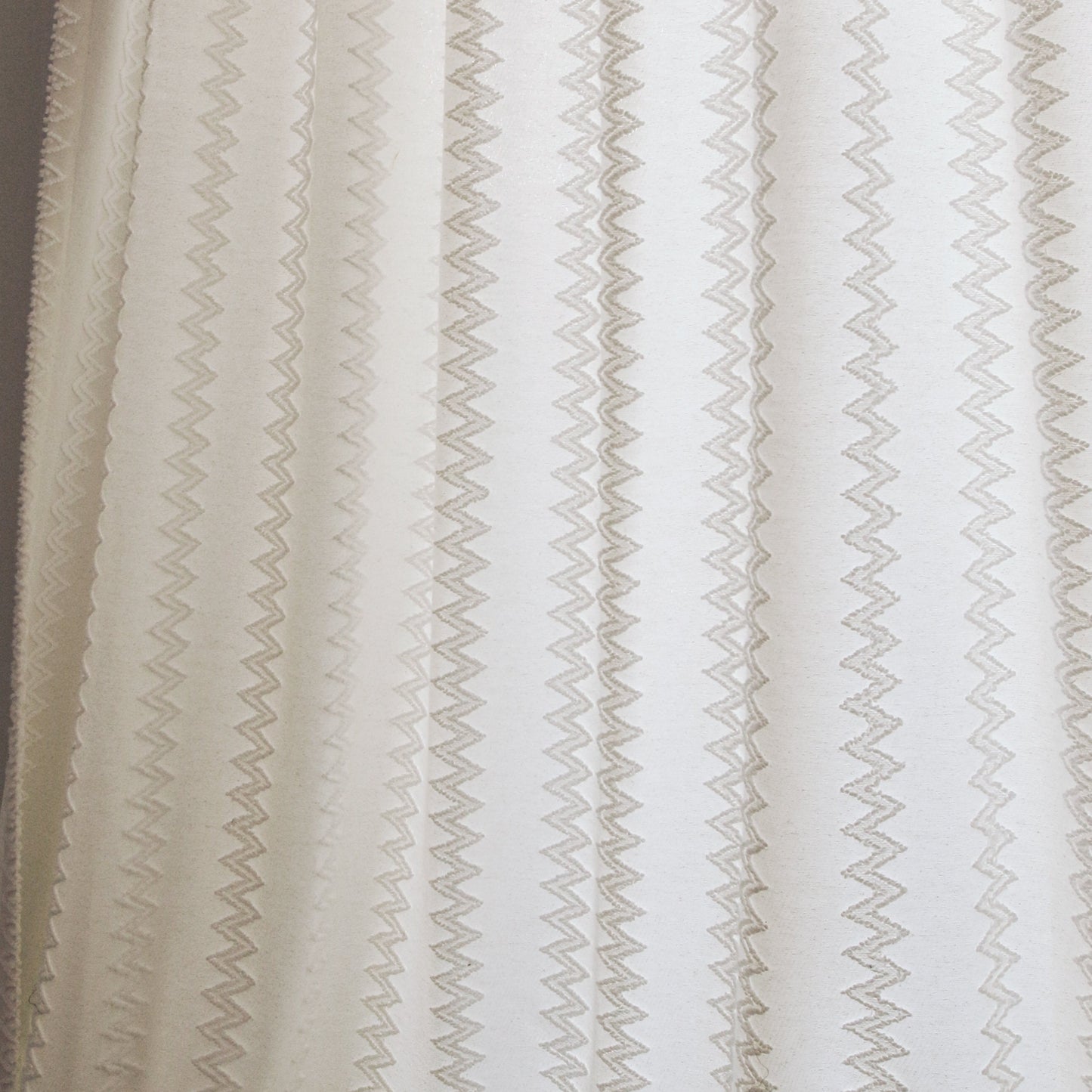 Eugénie Raised Jacquard Roman Shades